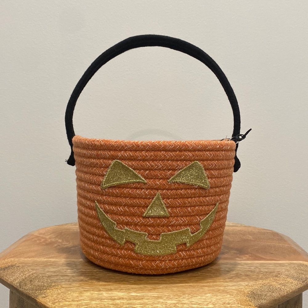TIK TOK HALLOWEEN RARE GLITTER BOO BASKET or TRICK OR TREATING BASKET!